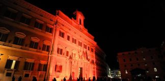Salute, Giornata sclerosi multipla: stasera l’Italia si illumina di rosso