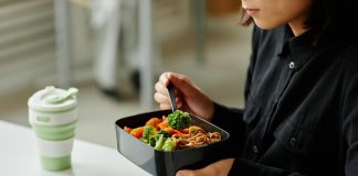 Rischio microplastiche da portavivande in plastica nel microonde