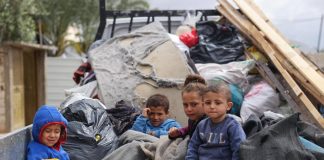 Rafah, con incursione Israele a rischio la vita di 600mila bambini: l’allarme di Save the Children