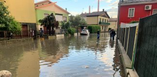 Ostiglia in gran parte sott’acqua. Due scuole chiuse, Arpa al lavoro per uno sversamento di idrocarburi