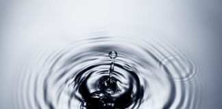 Il 64% degli italiani beve meno di 2 litri d’acqua al giorno