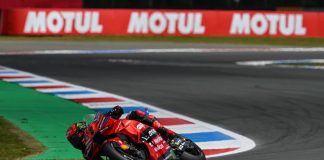Bagnaia fa il bis ad Assen davanti a Martin e Bastianini