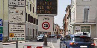 Traffico in tilt a Mantova, il Comune spegne la telecamera di via Trieste