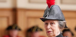 Incidente nella tenuta di Gatcombe Park, commozione cerebrale per la principessa Anna