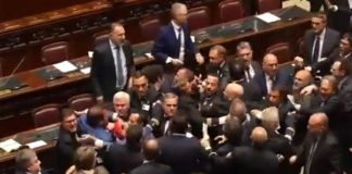 Caos alla Camera, Lega chiede il Var: “Video dimostra aggressione Donno a Calderoli”