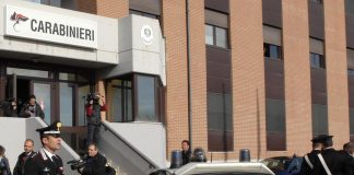 Va in caserma col cadavere della moglie nel bagagliaio: arrestato