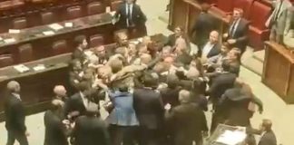 Rissa alla Camera, cartellino rosso a Iezzi per 15 giorni e 4 a Donno: ecco le sanzioni