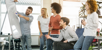 Amazon, per il 51% lavoratori italiani formazione utile per preparare rispetto a tradizionali lauree