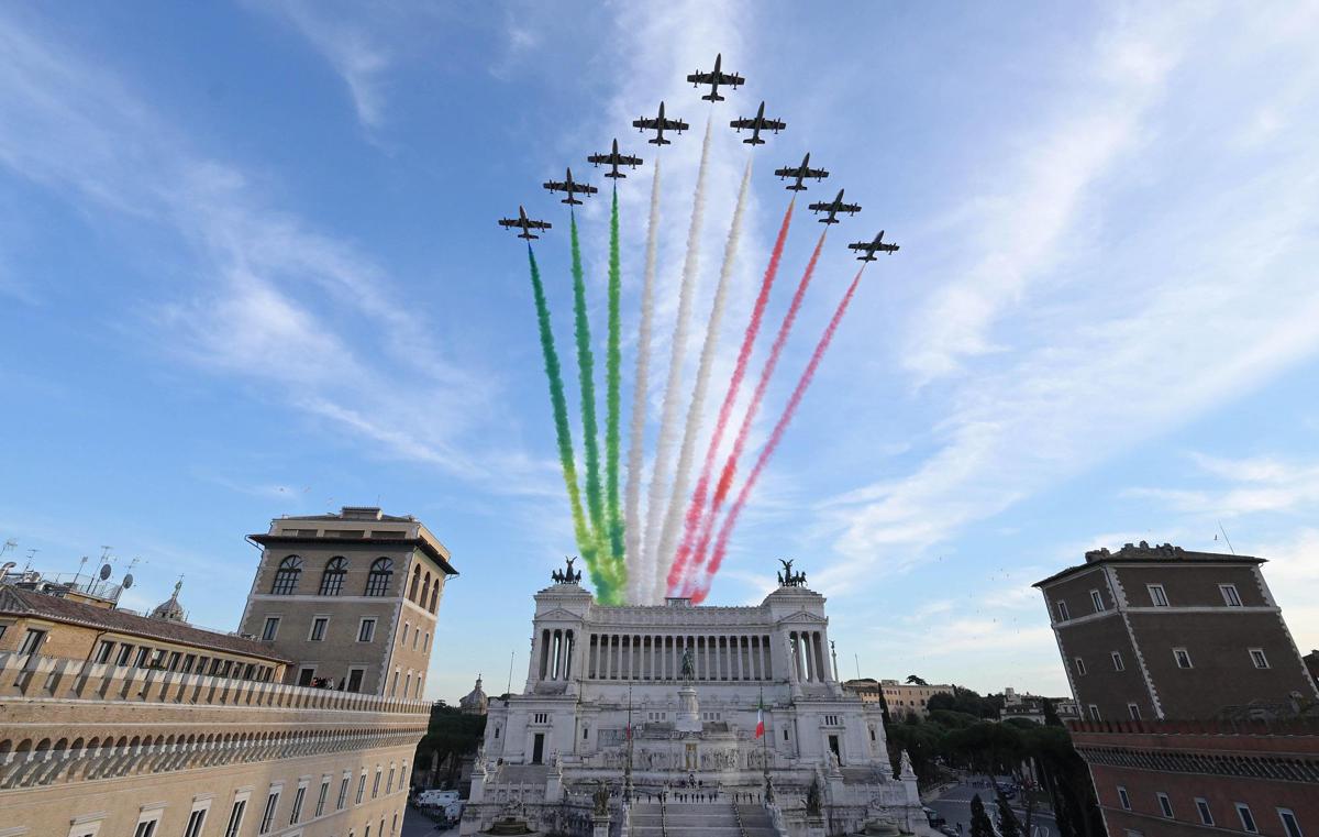 Frecce Tricolori, oggi 2 giugno lo spettacolo nei cieli di Roma orario