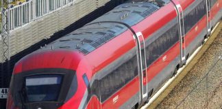 Frecciarossa fermo per 3 ore alle porte di Roma. Franceschini a bordo: “Non si respirava, qualcuno è svenuto”
