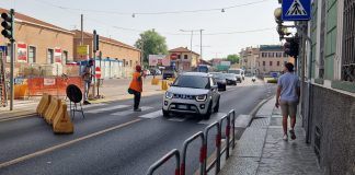 Da oggi torna il senso unico alternato davanti alla stazione. Spenta la telecamera di via Trieste