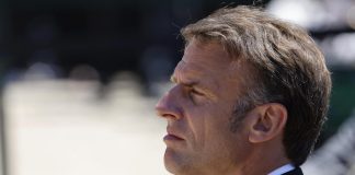 Francia, Macron: “No dimissioni qualunque sia risultato elezioni”