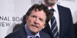 Michael J. Fox chitarrista con i Coldplay, show a Glastonbury – Video