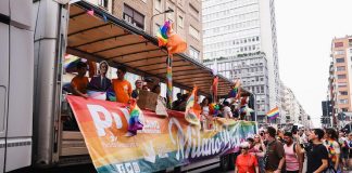 Pride Milano, giornalisti molestati da sconosciuto infiltrato a punto stampa Schlein