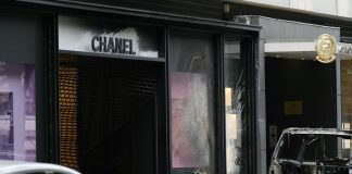 Spettacolare furto nel cuore di Parigi, svaligiato negozio Chanel