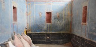 A Pompei scoperto un sacrario con pareti azzurre