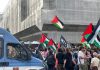 Milano, teatro Parenti blindato per conferenza su conflitto a Gaza: fuori proteste pro Palestina