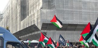 Milano, teatro Parenti blindato per conferenza su conflitto a Gaza: fuori proteste pro Palestina