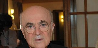 Monsignor Viganò accusato di scisma, nuovo j’accuse contro il Papa