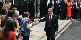 Starmer vara il governo: chi sono i ministri scelti dal premier