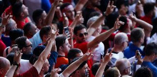 Turchia, tifosi con Demiral: gesto lupi grigi prima del match con Olanda