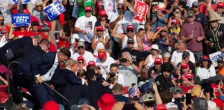 Attentato Trump, un agente ha provato a fermare il cecchino