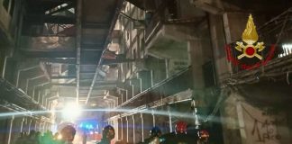 Napoli, crolla un ballatoio alle Vele di Scampia. 2 morti e 13 feriti