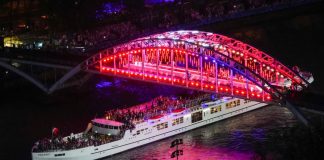 Parigi 2024, “la cerimonia peggiore di sempre”: X boccia lo show