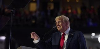 Trump e il racconto dell’attentato: “Sono vivo per pochi millimetri”