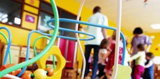 Milano, urla e maltrattamenti su bimbi al nido: arrestate tre maestre