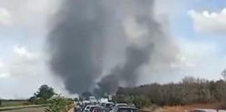 Brindisi, assalto a un portavalori: spari e auto in fiamme su strada per Lecce, chiusa la statale 613