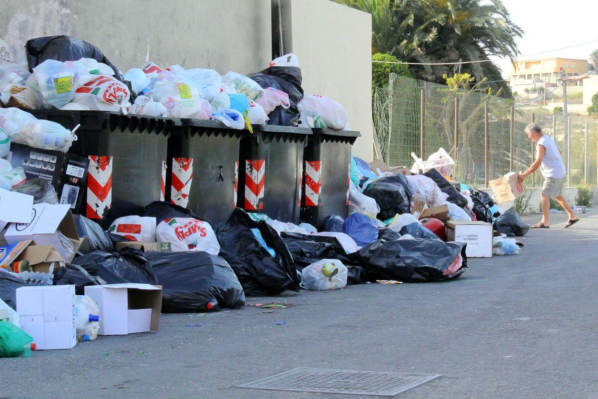 Beldray Spazzola Pulizia A Doppio Lato – Anti Graffio Per Sporco E Fessure Strette, Bianca