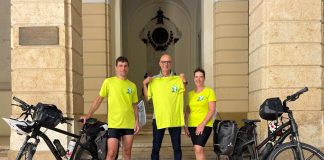 I ciclisti di “30 giorni per la pace” accolti in sala consiliare dall’assessore Caprini