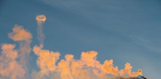 Etna, nube vulcanica da cratere alta 4,5 chilometri