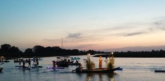 Borgo Angeli, in tanti alla processione di barche, suggestiva tradizione per celebrare S. Pietro