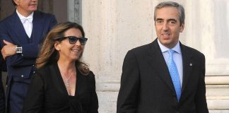 La moglie di Gasparri contro Pascale: “Non stima mio marito? Per noi medaglia al valore”