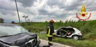 Cavriana, scontro tra due auto: 52enne estratto dalle lamiere dai vigili del fuoco