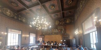 Commercio, incontro Comune-esercenti. Palazzi: “sul decoro avviati 70 procedimenti in 5 mesi. Orari dei negozi da rivedere”