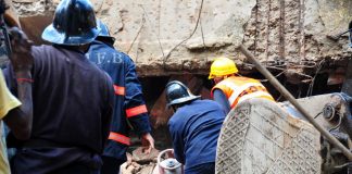 India, crolla edificio di 5 piani: sette morti e persone sotto le macerie