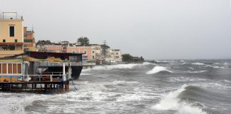 Trombe d’aria e nubifragi a Ischia, danni e disagi