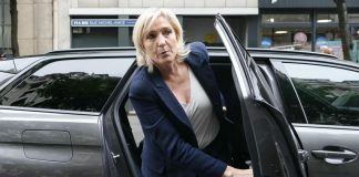 Elezioni Francia, appello di Le Pen: “Possiamo ancora avere maggioranza assoluta”
