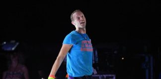 Coldplay a Roma, l’urlo di Chris Martin: “Fa un caldo che si muore”