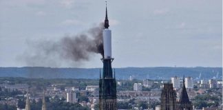Francia, vasto incendio nella cattedrale di Rouen