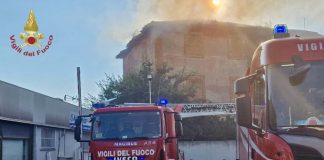 Roma, maxi rogo di sterpaglie a Cinecittà. Feriti 4 soccorritori