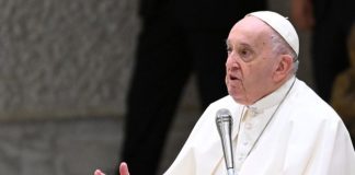 Papa “Situazione terza guerra mondiale a pezzi sembra inarrestabile”