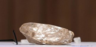 Diamante da 2.492 carati, è il secondo più grande mai trovato