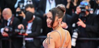 Fratelli d’Italia contro Elodie: “Accuse a Meloni solo per vendere calendario”