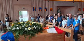 Una folla per l’ultimo abbraccio al giovane alpinista. “Generosità e gioia di vivere”, ecco chi era Lucio