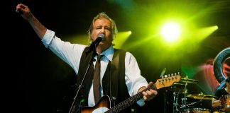 Morto a 75 anni Greg Kihn, addio alla pop star nota per ‘Jeopardy’