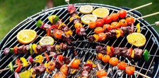 Ferragosto, picnic e grigliate tra rischi punture insetti e caldo: i consigli